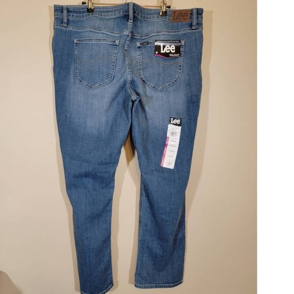 Lee NWT Womens Mid Rise Straight Leg Jeans Stretch Denim Regular Fit 20 Medium - Picture 3 of 8